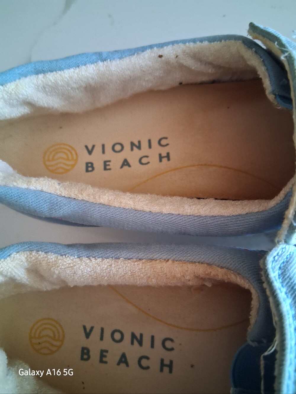 Vionic Beach Shoes 8.5 - Picture 3 of 5